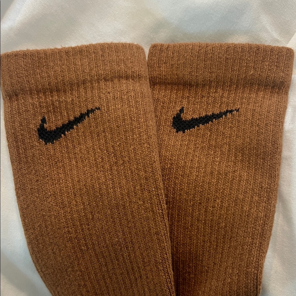 3 pairs Nike Athletic Crew Socks - Picture 3 of 7